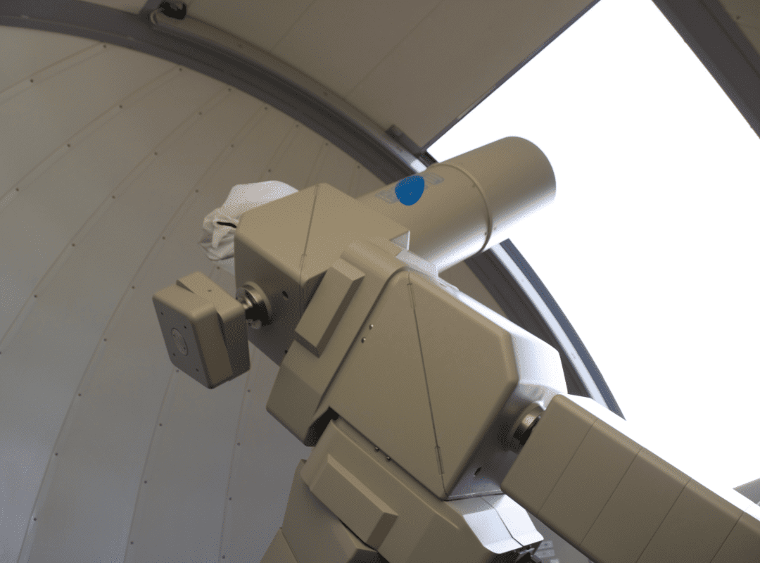 クーデ式20cm屈折望遠鏡